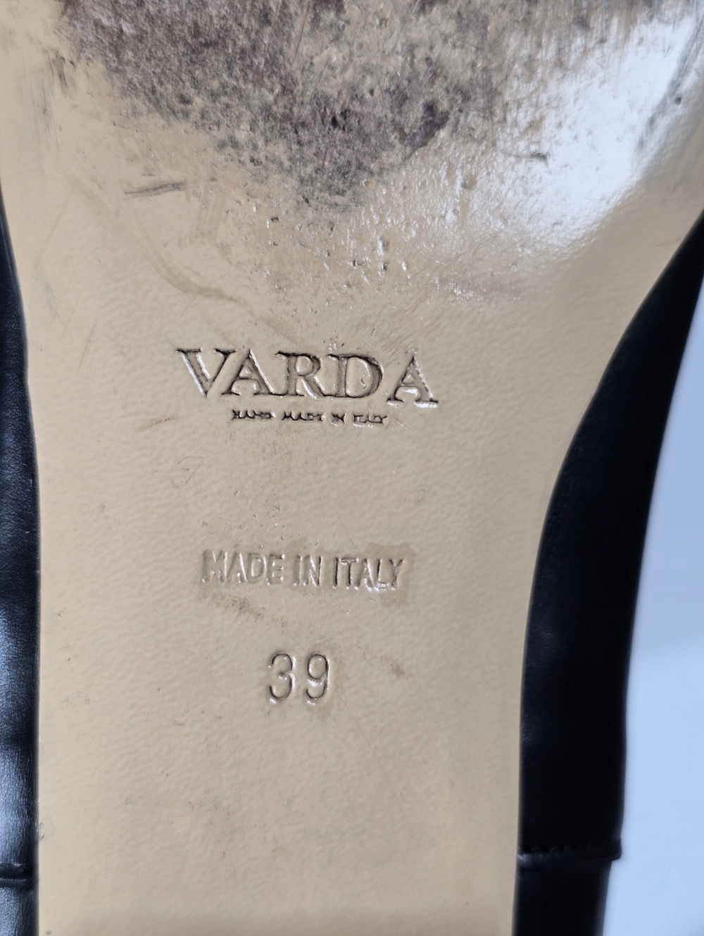 Varda Chelsea Leather Ankle Boots Flat Heel Pull On Style Women Sz.39 - Picture 12 of 12